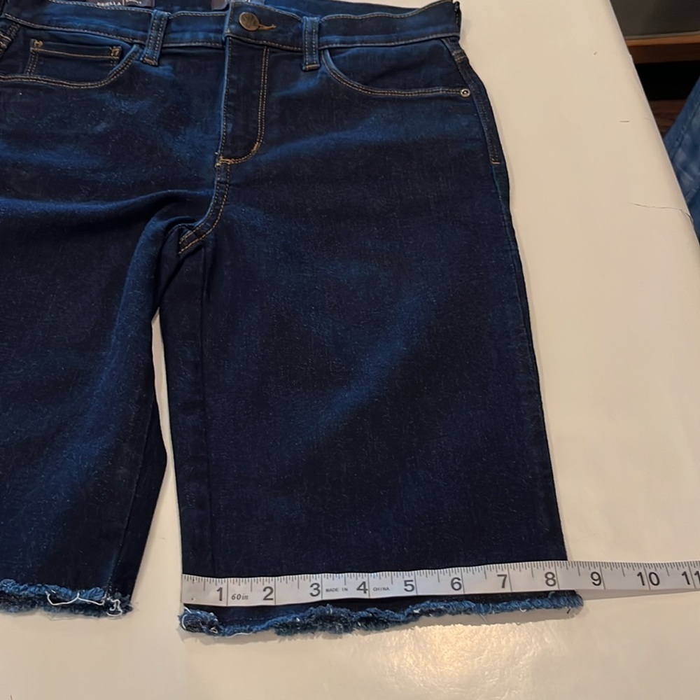 NYDJ Briella Short Size 6-SOLD - Picture 7 of 16
